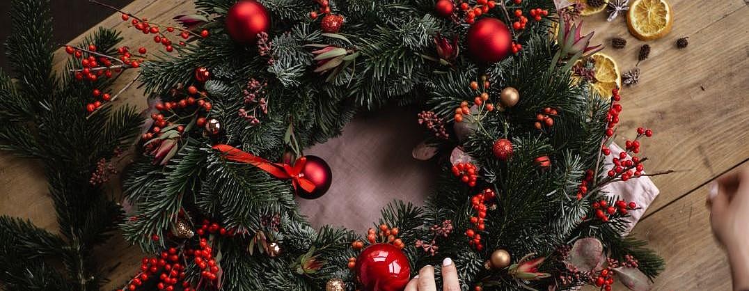 An advent wreath can be seen from above laying on a table