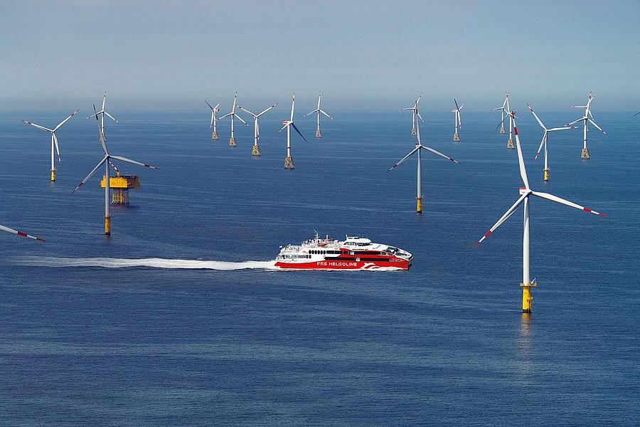 The "Halunder Jet" is driving thru a offshore windpark