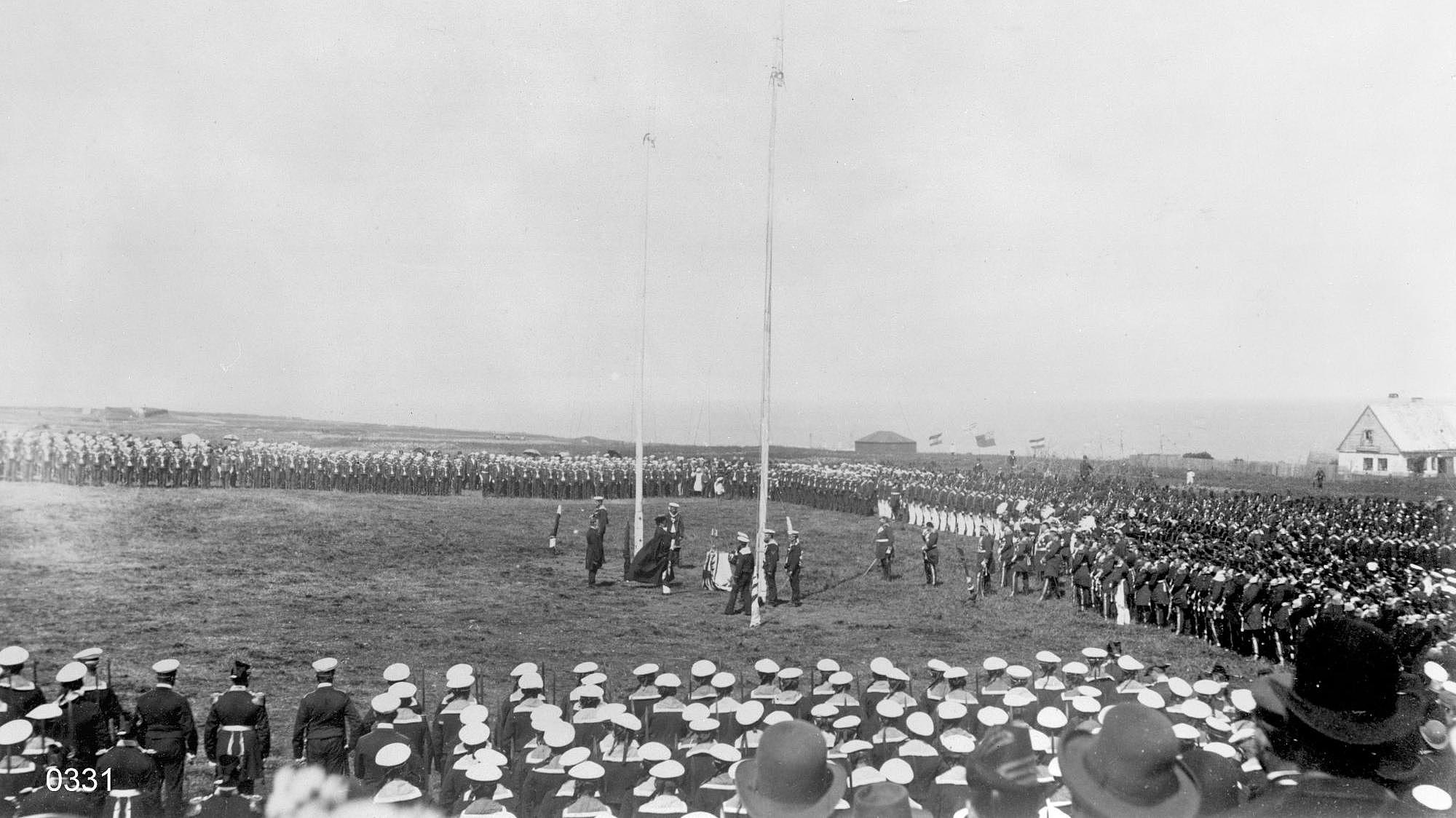 Parade zur Übergabe Helgolands and Deutschland.