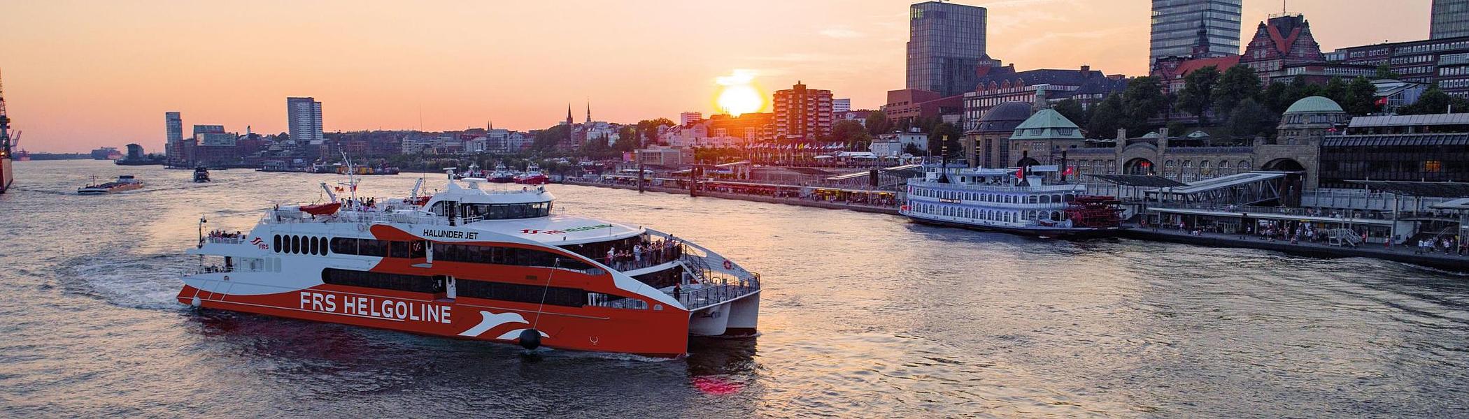 The "Halunder Jet" at the evening in Hamburg