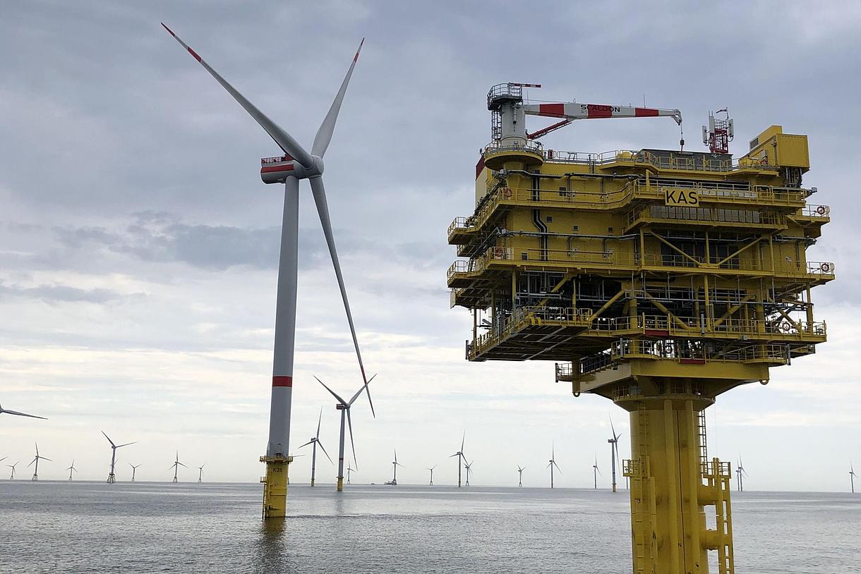 A plattform and wind turbines st the northern sea