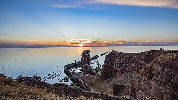 Sundowner with view on the Lange Anna on Heligoland