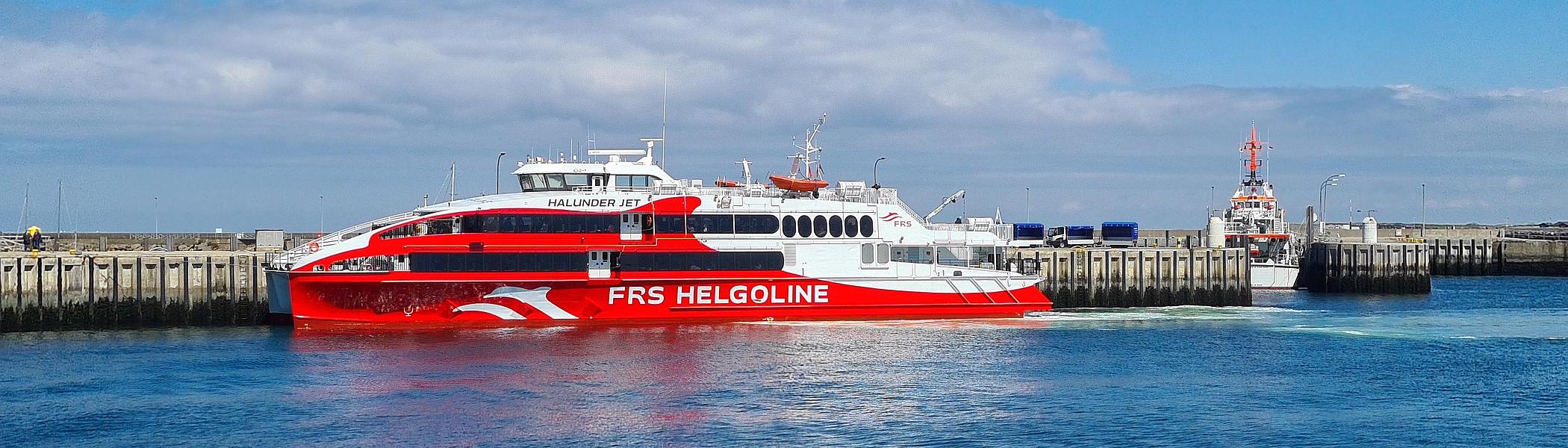 Halunder Jet am delfin Anleger bei Sonnenschein
