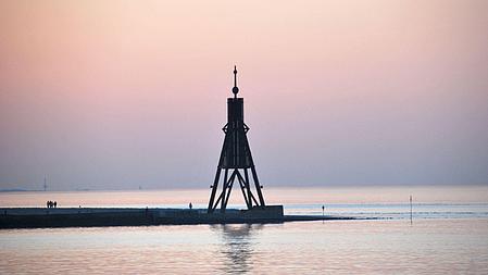 Die Kugelbake bei Sonnenuntergang.