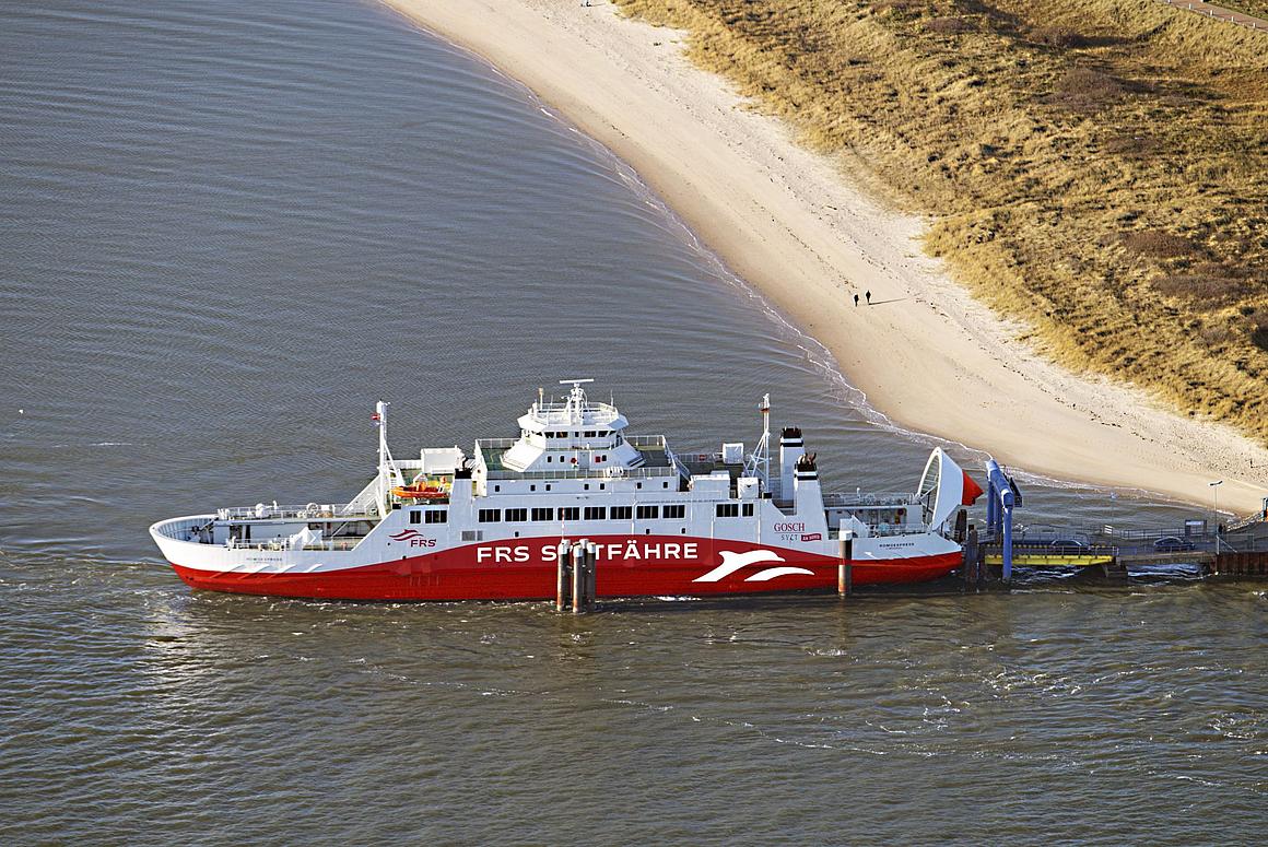 Sylt ferry beach harbor sunshine List