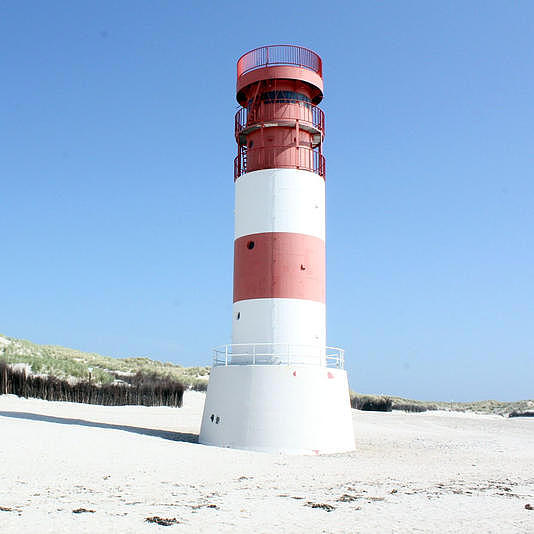 Leuchtturm am Strand von Helgoland