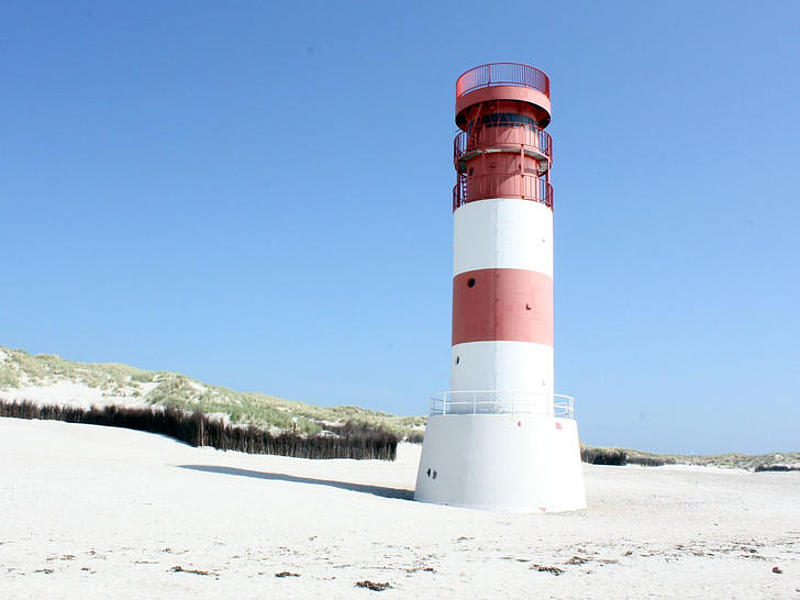 Leuchtturm am Strand von Helgoland